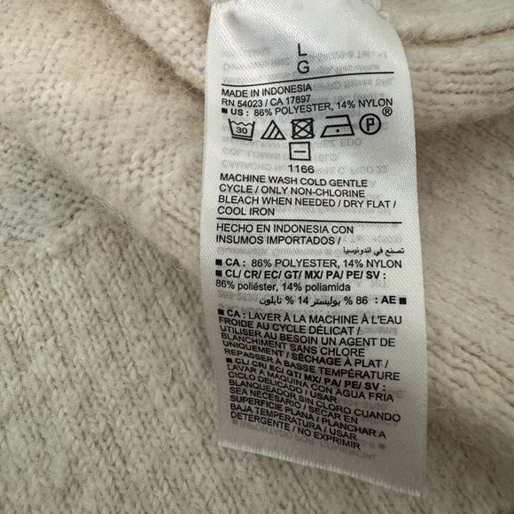 Old Navy Women's Geometric Pattern Sweater - Picture 4 of 4